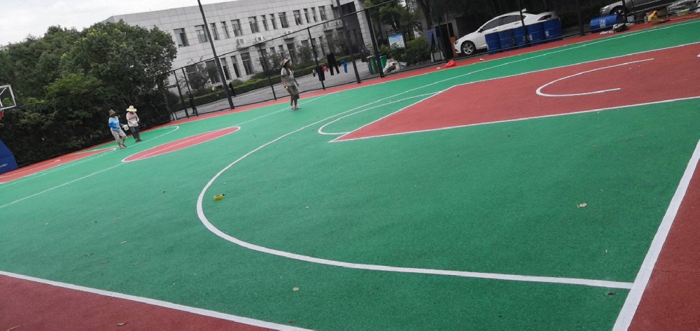 硅PU籃球場(chǎng)裂縫處理方案